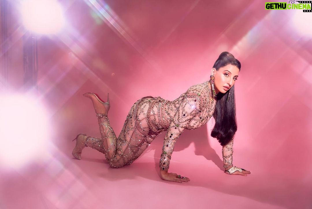 Nora Fatehi Instagram - πππ§π§ @chiselbymr @nikita_karizma outhousejewellery @louboutinworld Styled by : @manekaharisinghani Makeup by : @reshmaamerchant Hair by : @hairstylist_madhav2.0 Shot by : @kadamajay #hiphopindia