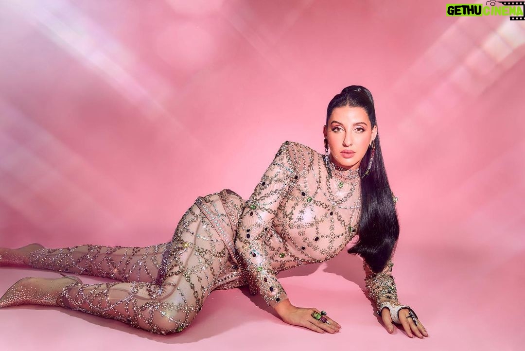 Nora Fatehi Instagram - πππ§π§ @chiselbymr @nikita_karizma outhousejewellery @louboutinworld Styled by : @manekaharisinghani Makeup by : @reshmaamerchant Hair by : @hairstylist_madhav2.0 Shot by : @kadamajay #hiphopindia