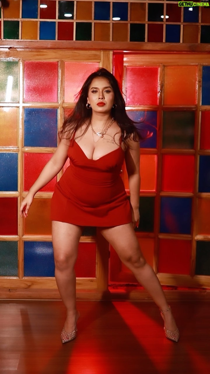 Nora Fatehi Instagram - UNBELIEVABLE @aslanarjun ! Everything about this is 🔥! Its the look, transition, dance and setup of this entire video for ME 🔥😍 taking #dancewithnora to another level ! Bravo girls Bravo! 💃🏽 #Sexyinmydress 👏🏽