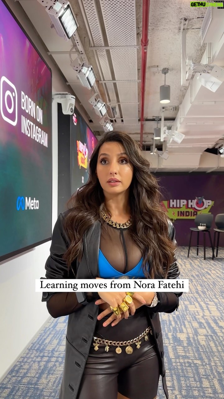 Nora Fatehi Instagram - Didn’t know NORA was our neighbor😂 @norafatehi . . . . . . . . #mumbai #mumbaikar #myminireel #minireelmegafeel #hiphopindiaonamazonminitv #localtravel #localtrain