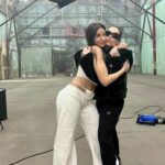 Nora Fatehi Instagram – We were so hyped on set thanks to our amazing choreographer and hype woman @jojogomezxo 😂🔥
Shoutout to the amazing dancers they were such a vibe to work with❤️ #Imbossy #dancewithnora 
Music video out NOW