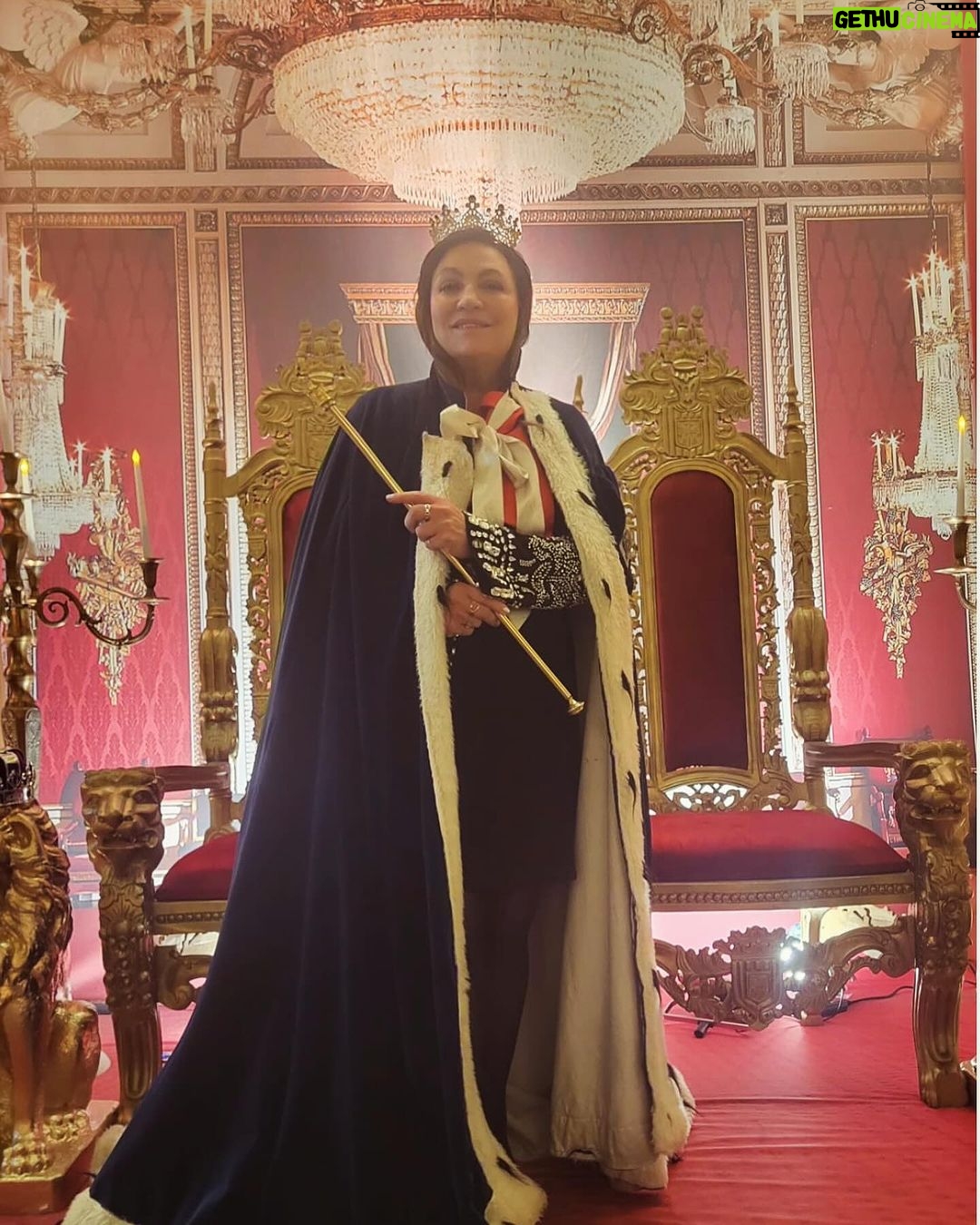 Norah Casey Instagram - Always knew I could be Queen for a day 👑 best night celebrating with one amazing lady @jacquelineodonovan_ 🙏 #obegal Dorchester Hotel, London