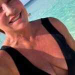 Norah Casey Instagram - Nice day off the boat at the #bahamas … I might never leave 🏊‍♀️ ☀️ 🐠 🍸