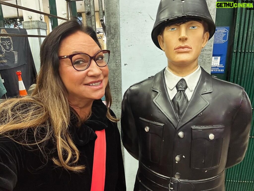 Norah Casey Instagram - Well it wouldn’t be the same without a pic with a #londonbobby 👮 he was delighted of course 🙄 #touristlife #enjoyinglondon Trafalgar Square London