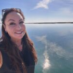 Norah Casey Instagram - Out on the ocean… the Atlantic Ocean but not as you know it… on a catamaran on the stunning #riafermosa visiting the #barrierislands #deserta #culatra #amarone #hangares #farol #livingthedream #theworldsyouroyster 💚 Ilha Da Culatra, Faro, Portugal