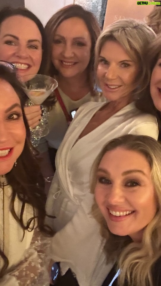 Norah Casey Instagram - Cheers… the gals getting organised for the selfie #smilequeens @annadaly @lorrainekeaneofficial @lisaduffy14 @carissathefirst @triona.ie #christmassoiree with @sineadkearythelabel @sarahkearymakeup @intercondublin