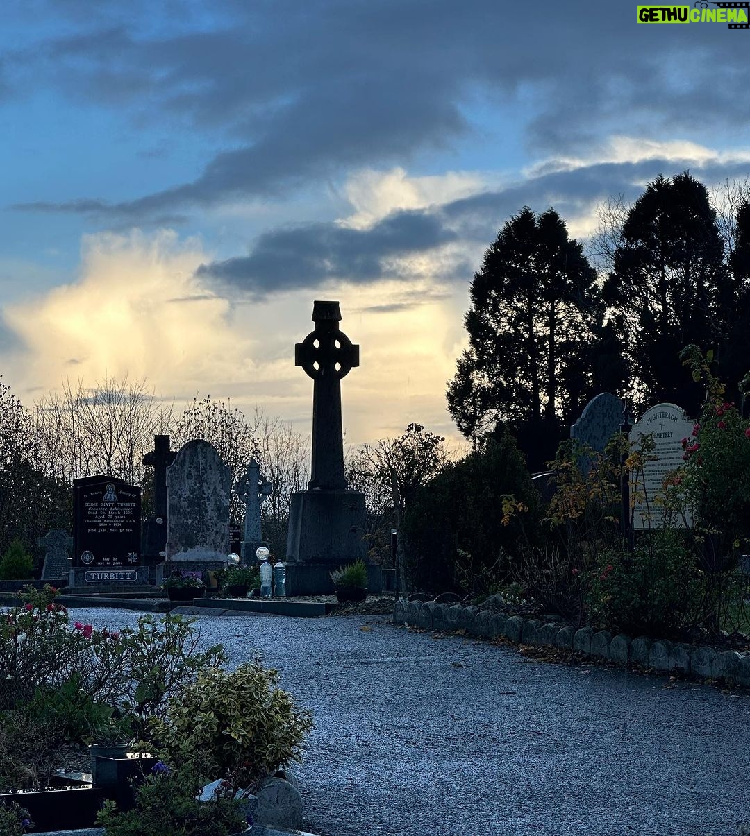 Norah Casey Instagram - Magnificently moody #leitrim this evening #hellodarknessmyoldfriend #thesoundofsilence #beautifullybrooding @leitrimtourism Oughteragh
