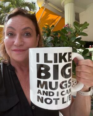 Norah Casey Instagram - South Beach… a little slice of life - and they’ve upgraded the goldfish bowl cocktails to mahoosive mugs 😂 no sugar #mohijto treat for me soaking up the sunshine and the amazing people watching … always with a little side of insulin (maybe a big one after all that travelling and the sun.. you know what it does 😅) #happydays #southbeachmiami #itslifebutnotasweknowit ☀️