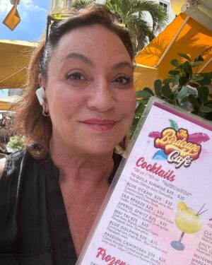 Norah Casey Instagram - South Beach… a little slice of life - and they’ve upgraded the goldfish bowl cocktails to mahoosive mugs 😂 no sugar #mohijto treat for me soaking up the sunshine and the amazing people watching … always with a little side of insulin (maybe a big one after all that travelling and the sun.. you know what it does 😅) #happydays #southbeachmiami #itslifebutnotasweknowit ☀️