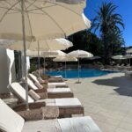 Norah Casey Instagram - Hot and sunny in the Algarve with Christmas almost upon us - a little down time by the pool to recharge the #vitaminD at the beautiful @vilavitaparcresort before the next adventure up in the mountains #anothersideofthealgarve #comingupnext 💚