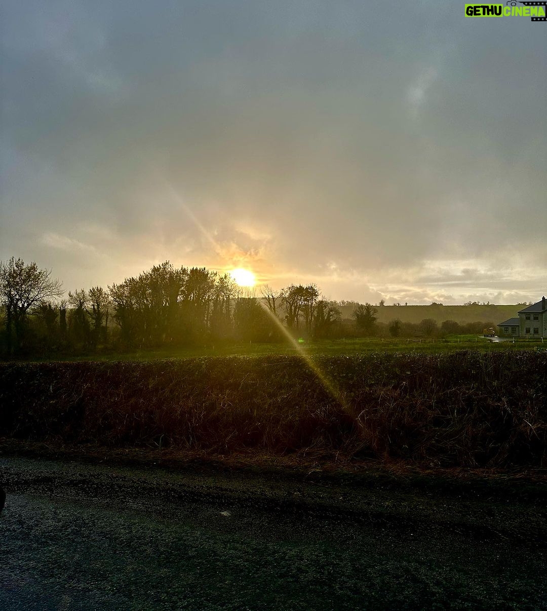 Norah Casey Instagram - Magnificently moody #leitrim this evening #hellodarknessmyoldfriend #thesoundofsilence #beautifullybrooding @leitrimtourism Oughteragh