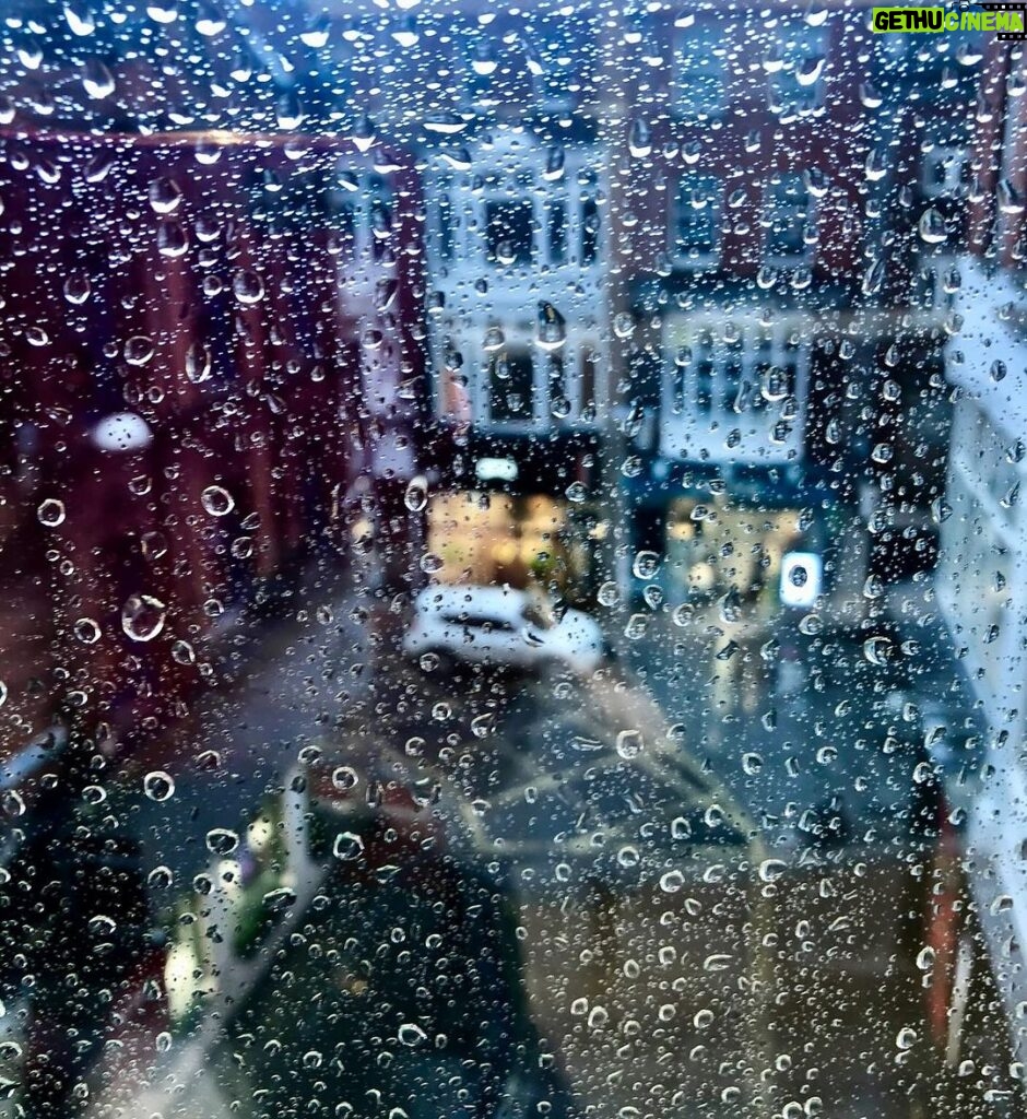 Norah Casey Instagram - Wet… but not windy 😊 ever the optimist #stayhome #itslashingdown #sheetsofrain #umbrellaweather ☔️