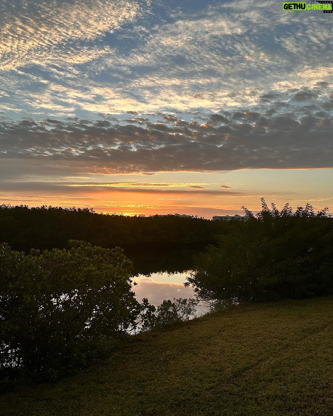 Norah Casey Instagram - Morning has broken here in #velusiacountyflorida and it’s going to be another day of new stuff…. heading south to another world #itslifejimbutnotasweknowit 👽 #softlaunch Victoria 1883