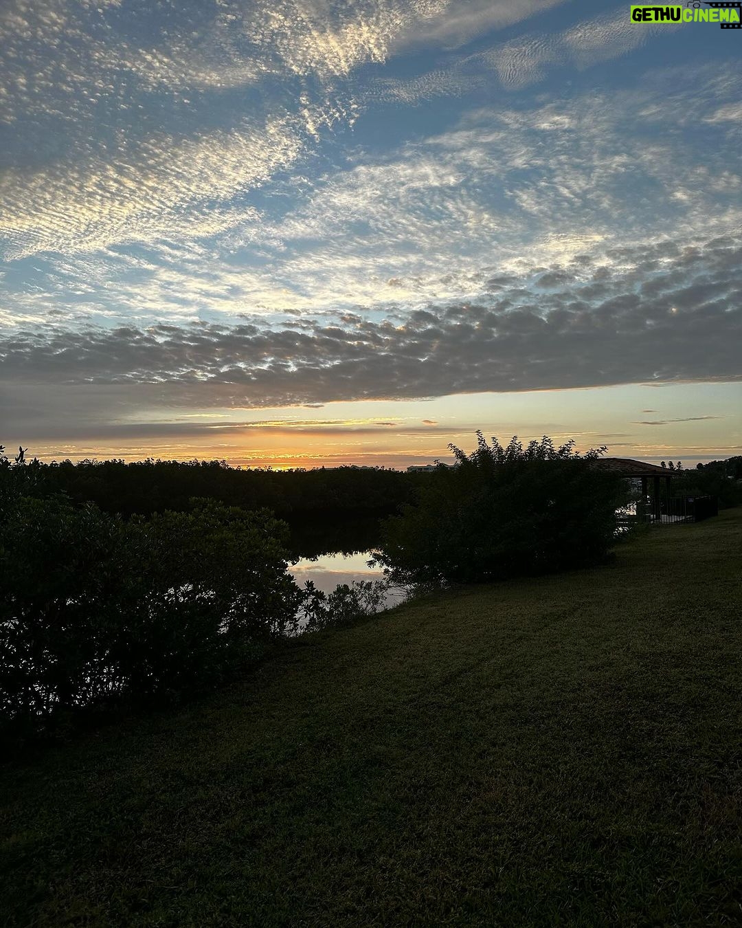 Norah Casey Instagram - Morning has broken here in #velusiacountyflorida and it’s going to be another day of new stuff…. heading south to another world #itslifejimbutnotasweknowit 👽 #softlaunch Victoria 1883