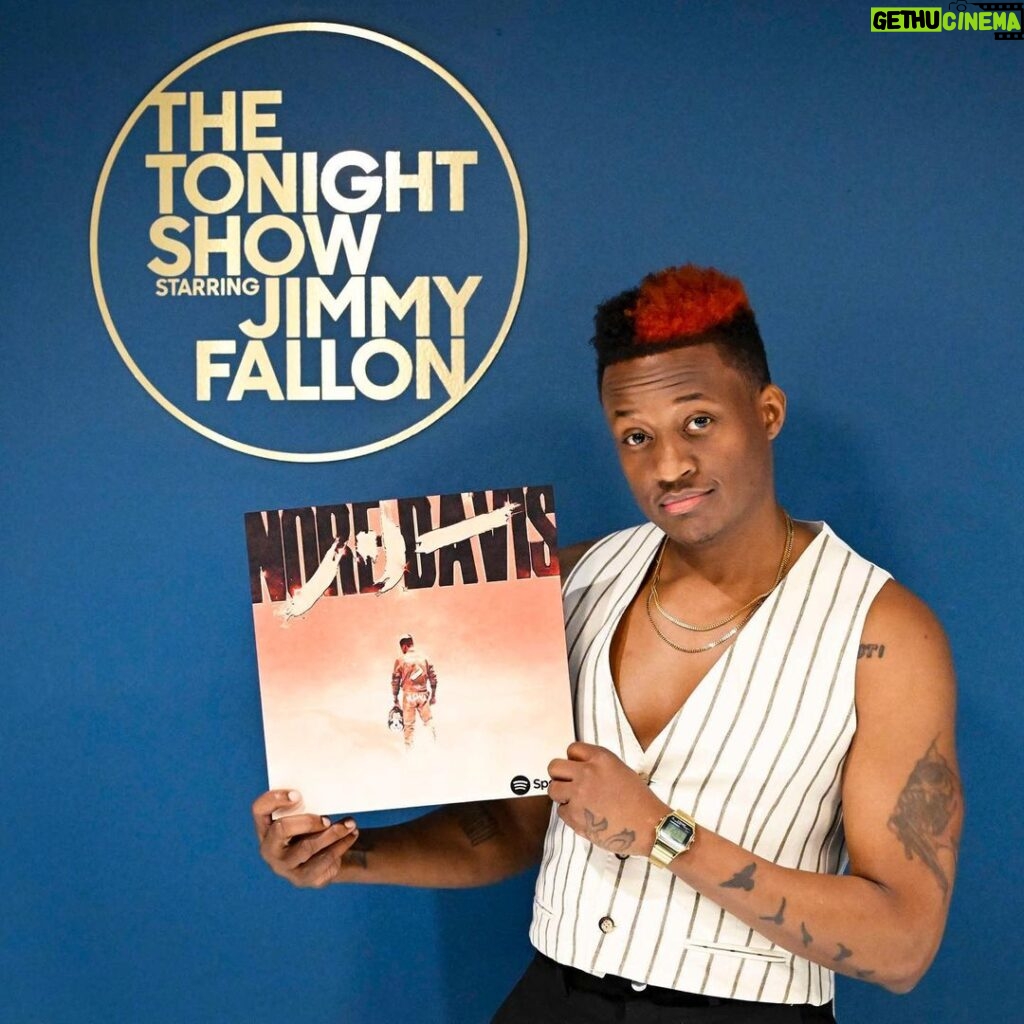 Nore Davis Instagram - @fallontonight was SERVED💥 #fallontonight Tune in tonight 11:35pm! Photo @toddowyoung Stylist @pookiemacias @marissa_pelly Color @incraigible_hair Hair @top_5ive CD @yves_saphlaurent #noredavis #standupcomedy #jokes