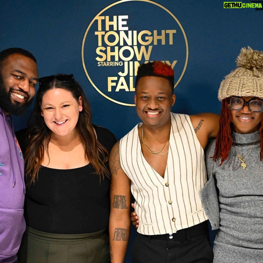 Nore Davis Instagram - @fallontonight was SERVED💥 #fallontonight Tune in tonight 11:35pm! Photo @toddowyoung Stylist @pookiemacias @marissa_pelly Color @incraigible_hair Hair @top_5ive CD @yves_saphlaurent #noredavis #standupcomedy #jokes