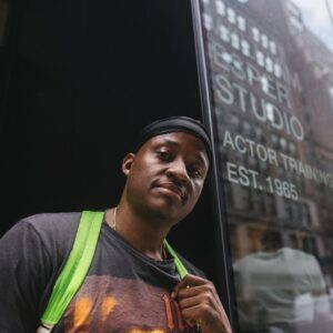 Nore Davis Instagram - I graduated from acting school today wearing a durag🫡🎓 

This is the start of my transition from a comedian to an actor/playwright. I wanted to step into the off-broadway space fully knowing how to craft all my pain, grief, vulnerability, and love into an art form on stage. @esperstudio Esper Studio helped me achieve that. I’m forever grateful. Yeah, I’m funny but how can I make y’all FEEL my story? Think I’m on the right track.

First step to my off-broadway show is complete. Excited to share everything with you on here. Full transparency. Stay tuned and until then please refer to me as “Nore “Idris Elba” Davis”. #offbroadway 

photos by @pbsthephotographer