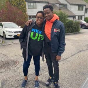 Nore Davis Instagram - gotta give my mom her flowers while she STILL here💐🥹❤️

she out here with stage 4 ovarian cancer ballin in the 4th quarter! putting more and more and more and more time on her clock and I’m on the sidelines rooting, cheering and crying for her all at the sametime. the last two weeks been so hard but she is showing so much strength and fight — it’s honestly remarkable and inspiring. When they said “we got no more options” she said “I still want to fight” and I’m like that’s what the fuck I’m talking about😭✊🏾! She gonna keep fighting and we gonna keep cheering her on from the side lines. 

Love you @nklcuresicklecell keep AND1 Mixtape Ballin!❤️

#fuckcancer #mom #loveyou