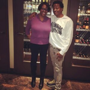 Nore Davis Instagram - gotta give my mom her flowers while she STILL here💐🥹❤️

she out here with stage 4 ovarian cancer ballin in the 4th quarter! putting more and more and more and more time on her clock and I’m on the sidelines rooting, cheering and crying for her all at the sametime. the last two weeks been so hard but she is showing so much strength and fight — it’s honestly remarkable and inspiring. When they said “we got no more options” she said “I still want to fight” and I’m like that’s what the fuck I’m talking about😭✊🏾! She gonna keep fighting and we gonna keep cheering her on from the side lines. 

Love you @nklcuresicklecell keep AND1 Mixtape Ballin!❤️

#fuckcancer #mom #loveyou