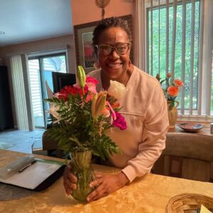 Nore Davis Instagram - gotta give my mom her flowers while she STILL here💐🥹❤️

she out here with stage 4 ovarian cancer ballin in the 4th quarter! putting more and more and more and more time on her clock and I’m on the sidelines rooting, cheering and crying for her all at the sametime. the last two weeks been so hard but she is showing so much strength and fight — it’s honestly remarkable and inspiring. When they said “we got no more options” she said “I still want to fight” and I’m like that’s what the fuck I’m talking about😭✊🏾! She gonna keep fighting and we gonna keep cheering her on from the side lines. 

Love you @nklcuresicklecell keep AND1 Mixtape Ballin!❤️

#fuckcancer #mom #loveyou