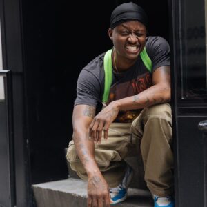 Nore Davis Instagram - I graduated from acting school today wearing a durag🫡🎓 

This is the start of my transition from a comedian to an actor/playwright. I wanted to step into the off-broadway space fully knowing how to craft all my pain, grief, vulnerability, and love into an art form on stage. @esperstudio Esper Studio helped me achieve that. I’m forever grateful. Yeah, I’m funny but how can I make y’all FEEL my story? Think I’m on the right track.

First step to my off-broadway show is complete. Excited to share everything with you on here. Full transparency. Stay tuned and until then please refer to me as “Nore “Idris Elba” Davis”. #offbroadway 

photos by @pbsthephotographer