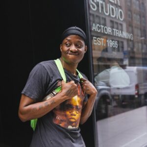Nore Davis Instagram - I graduated from acting school today wearing a durag🫡🎓 

This is the start of my transition from a comedian to an actor/playwright. I wanted to step into the off-broadway space fully knowing how to craft all my pain, grief, vulnerability, and love into an art form on stage. @esperstudio Esper Studio helped me achieve that. I’m forever grateful. Yeah, I’m funny but how can I make y’all FEEL my story? Think I’m on the right track.

First step to my off-broadway show is complete. Excited to share everything with you on here. Full transparency. Stay tuned and until then please refer to me as “Nore “Idris Elba” Davis”. #offbroadway 

photos by @pbsthephotographer