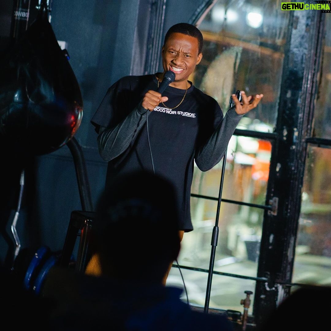 Nore Davis Instagram - Feels good to be back. I had to find a new carrot to chase on this capitalist treadmill we are all running on, but the only difference is I can actually grab the carrot, bite it, and then sit the fuck down, lol photo @dozaphoto venue @streettalkcomedy drip @ricconoirstudios Next show: ELEMENT. @unionhallny 2/24. Link in bio. #standupcomedy #noredavis #offbroadway #newyork #comedy