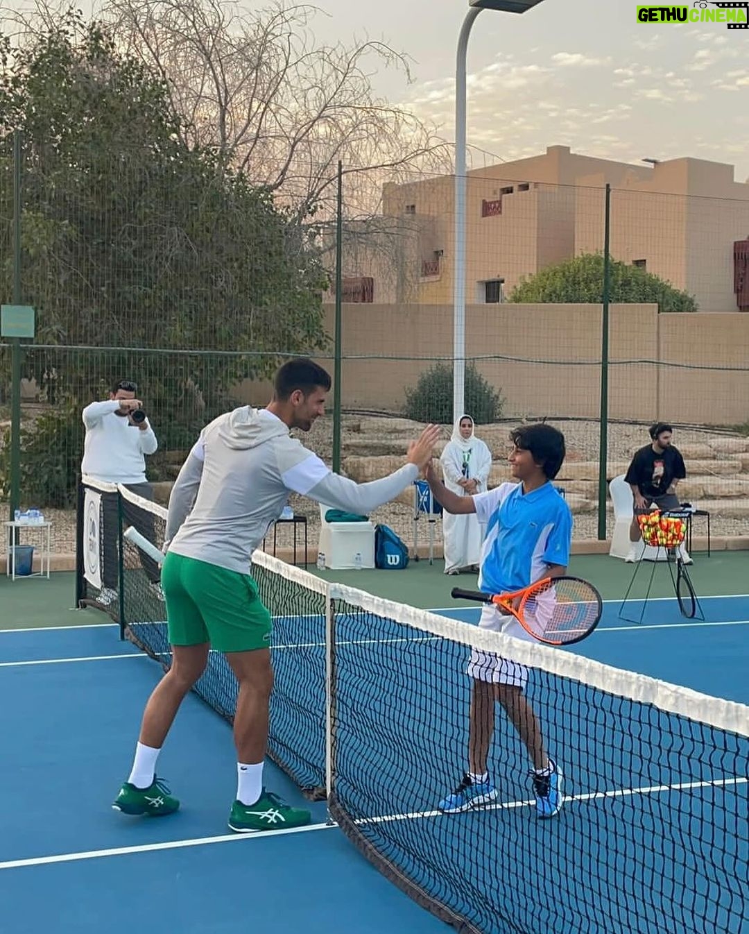 Novak Djokovic Instagram - أشكركم لاستقبالكم الحار لي في المملكة العربية السعودية كما أتوق لزيارتكم مجدّداً إن شاء الله.🙏 @riyadhseason @turkialalshik @carlitosalcarazz Thank you for your warm welcome, Saudi Arabia. I look forward to coming back again. 🙏 Riyadh, Saudi Arabia