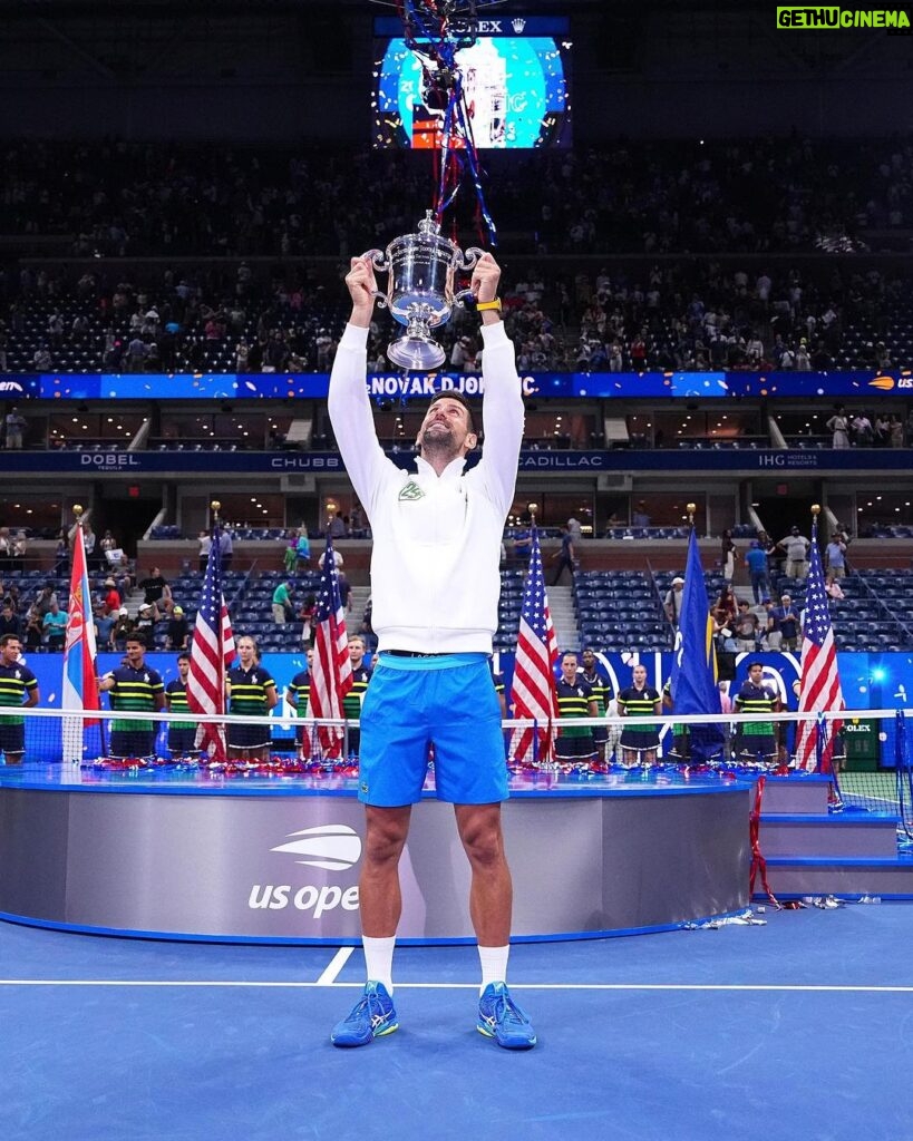 Novak Djokovic Instagram - 🏆🙏🏼2️⃣4️⃣💜💛 #USOpen US Open Tennis