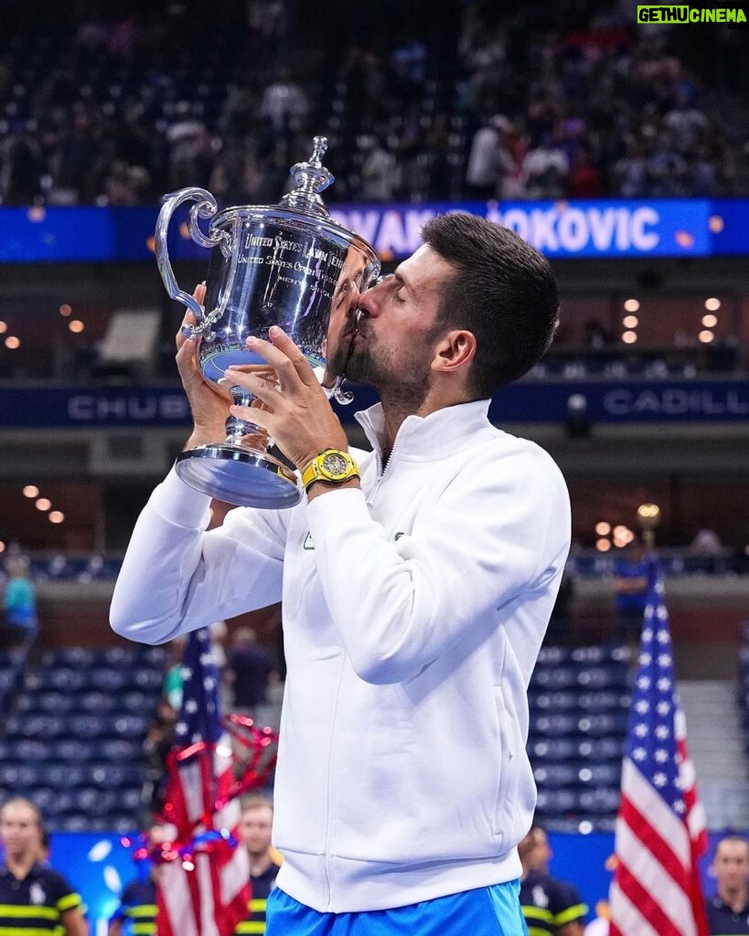 Novak Djokovic Instagram - 🏆🙏🏼2️⃣4️⃣💜💛 #USOpen US Open Tennis