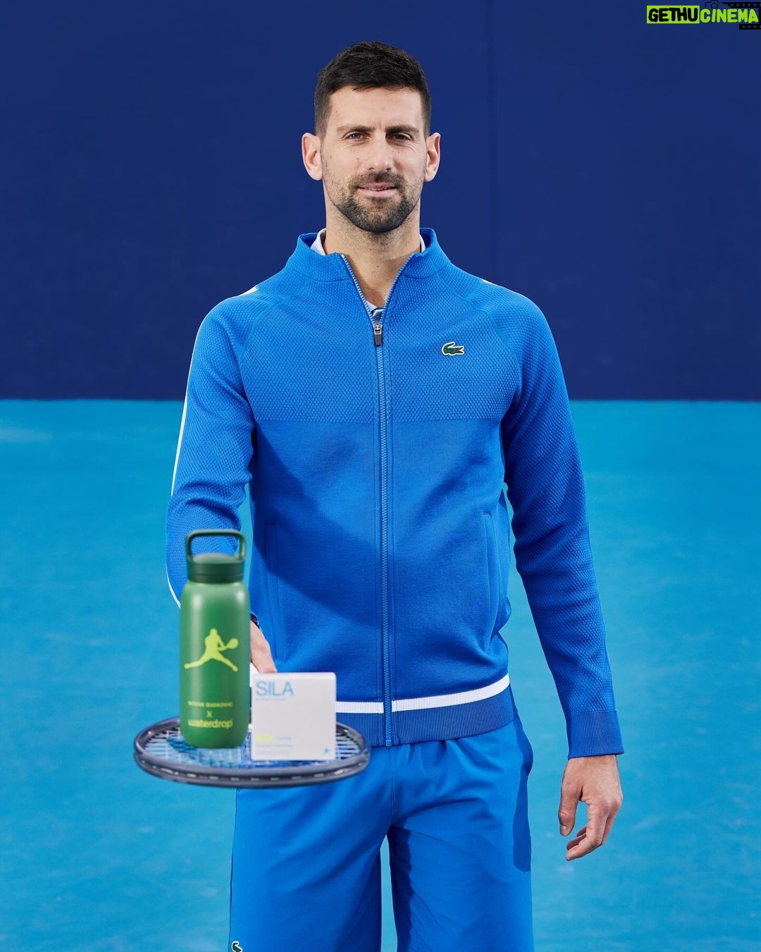Novak Djokovic Instagram - 🎾GIVEAWAY🎾 Ready to elevate your game? We’ve teamed up with @livesilabynovak and @djokernole for a game-changing giveaway! One lucky winner and their hydration buddy will each receive a month’s supply of SILA Electrolyte Hydration Cubes and the entire collection of waterdrop® All-Purpose Thermo Bottles in collaboration with Novak Djokovic. 🎁💧 All you have to do for a chance to win: 1️⃣Follow @livesilabynovak, @djokernole & @waterdrop 2️⃣Like this post 3️⃣Tag your hydration buddy in the comments *Please note that this giveaway is not sponsored, endorsed, or administered by Instagram. The giveaway concludes on 04.03.2024 at 11 AM CET, and winners will be announced by @waterdrop via direct message. Terms and conditions are pinned in the comments. #livesilabynovak #livesila #novakdjokovic #drinkmorewater #waterdropmoment