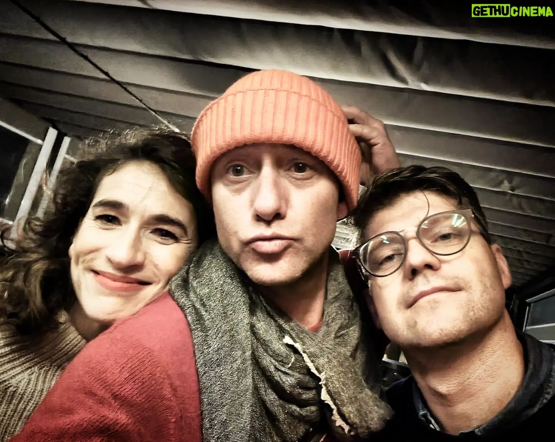 Nuno Pardal Instagram - Seguimos juntos nesta estrada, nesta vida de artistas . Gosto muito vocês sabiam ? E do resto da matilha também😉! Somos Artistas Unidos Teatro Carlos Alberto