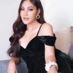 Nuntita Khampiranon Instagram - ขอบคุณลุค สวยๆในวันนี้ค่ะ และฝากติดตาม รายการ สร้างศัลย์ ด้วยนะคะ ทุกคน Makeup @jommyjoke Hair @namnueng_makeup