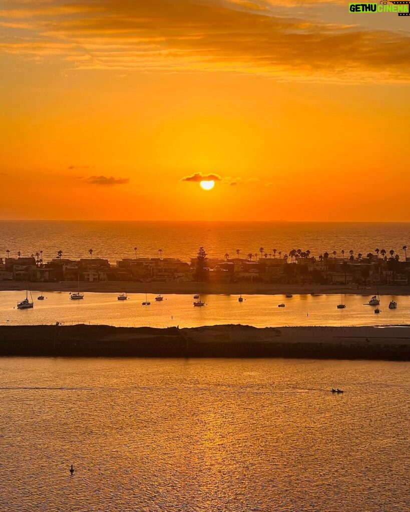 Nuntita Khampiranon Instagram - ชมพระอาทิตย์ตกดินยามเย็นเป็นอะไรที่ผ่อนคลายมากๆค่ะ #relaxing San Diego Mission Bay
