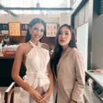 Nuntita Khampiranon Instagram - เมื่อวีณา MUT ภูเก็ต มาเจอ เบลล์ นันทิตา ตัวจริงน้องสวยกินคนมาก เป็นกำลังใจให้นะคะ @veenapraveenar #MUTPhuket2023 G"MM'GRAMMY