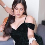 Nuntita Khampiranon Instagram - ขอบคุณลุค สวยๆในวันนี้ค่ะ และฝากติดตาม รายการ สร้างศัลย์ ด้วยนะคะ ทุกคน Makeup @jommyjoke Hair @namnueng_makeup