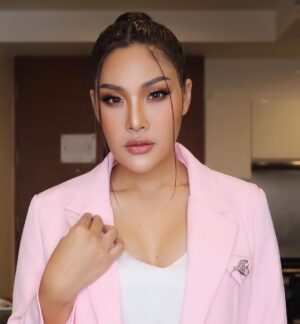 Nuntita Khampiranon Instagram - เตรียมความพร้อมสำหรับ การชม ละครเวที แฟนฉันเดอะมิวสิคัลรอบกาล่า รู้สึกตื่นเต้นมากๆที่จะได้สัมผัสกับการชม แฟนฉัน ในฉบับละครเวที  #แฟนฉันเดอะมิวสิคัล