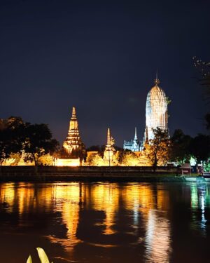 Nuntita Khampiranon Instagram - ทานข้าวริมแม่น้ำเจ้าพระยา และชมวิวของวัด พุทไธสวรรย์ ในจังหวัดอยุธยา อิ่มใจมากๆค่ะ 🤗