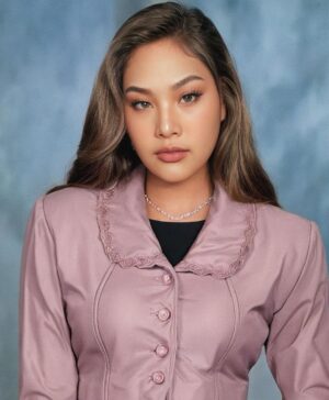 Nuntita Khampiranon Instagram - คิดถึงสมัยเรียน High school จัง อิอิ #1997 #Yearbook 😜