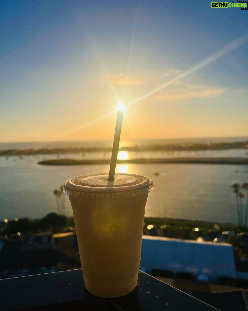 Nuntita Khampiranon Instagram - ชมพระอาทิตย์ตกดินยามเย็นเป็นอะไรที่ผ่อนคลายมากๆค่ะ #relaxing San Diego Mission Bay
