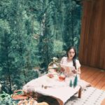 Nuntita Khampiranon Instagram - ดื่มด่ำกับบรรยากาศแบบ ธรรมชาติ ฟังเสียงสายน้ำไหลผ่าน พร้อมกับชุด Afternoon tea ได้ฟิลมากๆค่ะ เนรมิต Ne La Mit