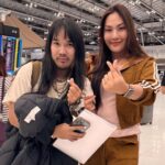 Nuntita Khampiranon Instagram - วันนี้มีโอกาสได้บินวันเดียวกับผู้กำกับ 700 ล้าน จาก ภาพยนตร์เรื่อง สัปเหร่อ น้องต้องเต ตัวจริงน่ารักมาก #จักรวาลไทบ้าน #สัปเหร่อ #ต้องเต @tongte_thiti