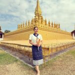 Nuntita Khampiranon Instagram - ขอเป็นสาวลาว เวียงจันทร์ หนึ่งวันนะคะ #สักการะวัดพระธาตุหลวง #เวียงจันทร์ วัดพระธาตุหลวง เวียงจันทน์