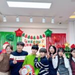 Oh Han-kyul Instagram - . 좋은 사람들과 함께하는 마지막 12월!! 🎄☃️❤️✨ 오늘도 기빨리는 이쁜 한비쌤!! 고생하셨어요!!! 😍 오늘의 주인공 건이형아~~가지마~~🥹😭💛 @cna_cnckids @cna_cncschool #오한결 #청소년배우오한결 #마지막12월도_행복하고_즐겁게😍 #좋은사람들과함께하는_소중한시간 #새로운인연은계속된다😆 #모두모두꽃길만걷기를🌸