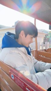 Oh Han-kyul Instagram - . 토마스기차는사랑이지요💛 . #오한결 #청소년배우오한결 #스트레스해소법☺️ #신나게웃기ㅋㅋ #해맑음주의 #장난끼가득한눈빛👀💟 #여전히잼민이ㅋㅋ #호기심만땅ENFP🤣