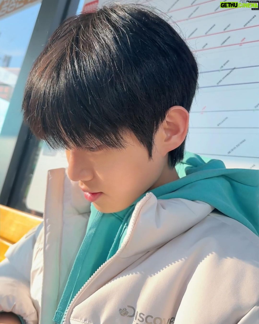 Oh Han-kyul Instagram - . 강남행🚌 . #오한결 #청소년배우오한결 #버스기다리는중👀 #초근접샷📷 #미팅하러고고고 #고민많은날💬 Seoul, Korea