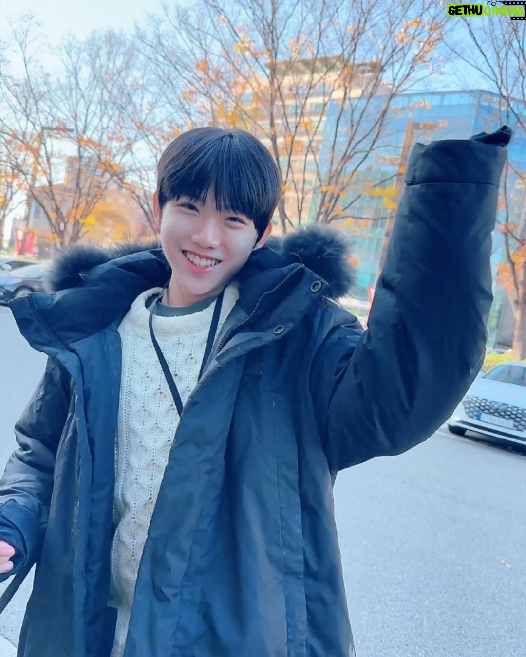 Oh Han-kyul Instagram - . 오와~~ 갑자기 추운 겨울같아요😱😳😬 모두 모두 건강조심하시고 따뜻한 11월 되세요💛 . #오한결 #청소년배우오한결 #해맑은한결😍 #즐거운출근길🎶 #오늘도열심히최선을다하겠습니다❤ 예술의전당 Seoul Arts Center