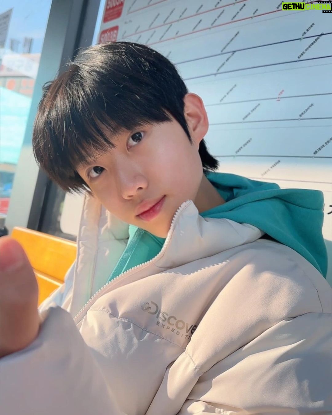 Oh Han-kyul Instagram - . 강남행🚌 . #오한결 #청소년배우오한결 #버스기다리는중👀 #초근접샷📷 #미팅하러고고고 #고민많은날💬 Seoul, Korea
