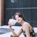 Oh Yeon-seo Instagram - 🍔🍟🍸🍹