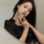 Oh Yeon-seo Instagram - #유료광고#디올미차컬렉션#디올포에버쿠션#031스트로베리 우아한 레오파드 프린트로 드레스업 해 매력적인 디올 포에버 꾸뛰르 쿠션 - 2023 미차 리미티드 에디션